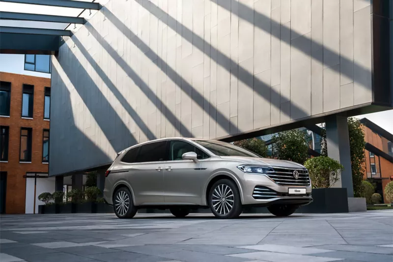 Hình ảnh minh họa: Dòng xe MPV với kiểu dáng tinh tế và sang trọng, có kích thước lớn nhất của thương hiệu Volkswagen và phân khúc xe MPV đang hiện hữu tại Việt Nam.