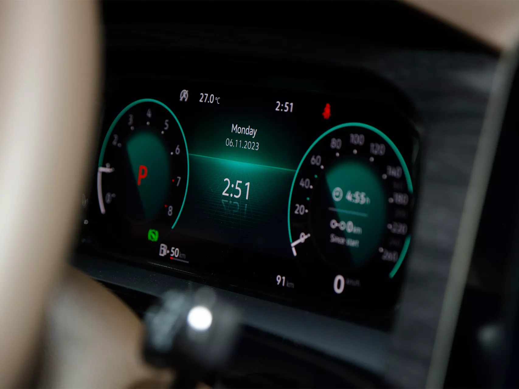 Hình minh họa: Màn hình hiển thị đa thông tin kỹ thuật số 10.3 inch cho người lái.