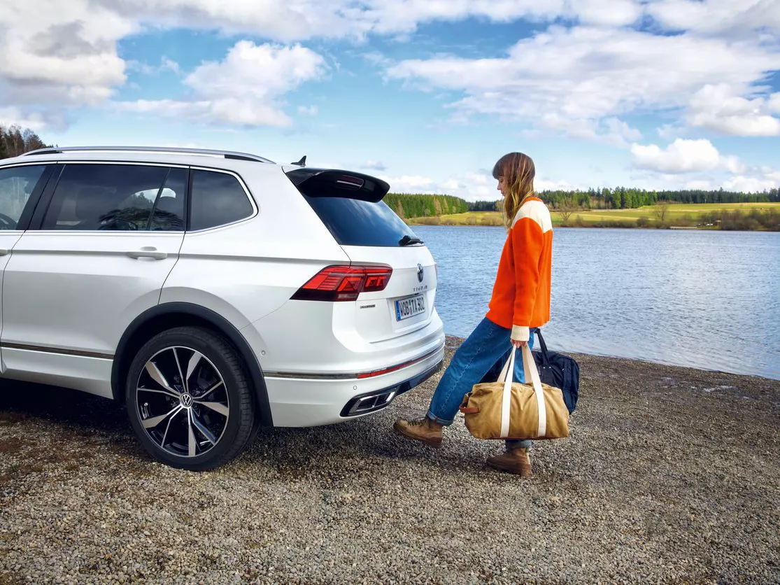 Hình minh họa: Đóng mở cốp thông minh Easy Open.