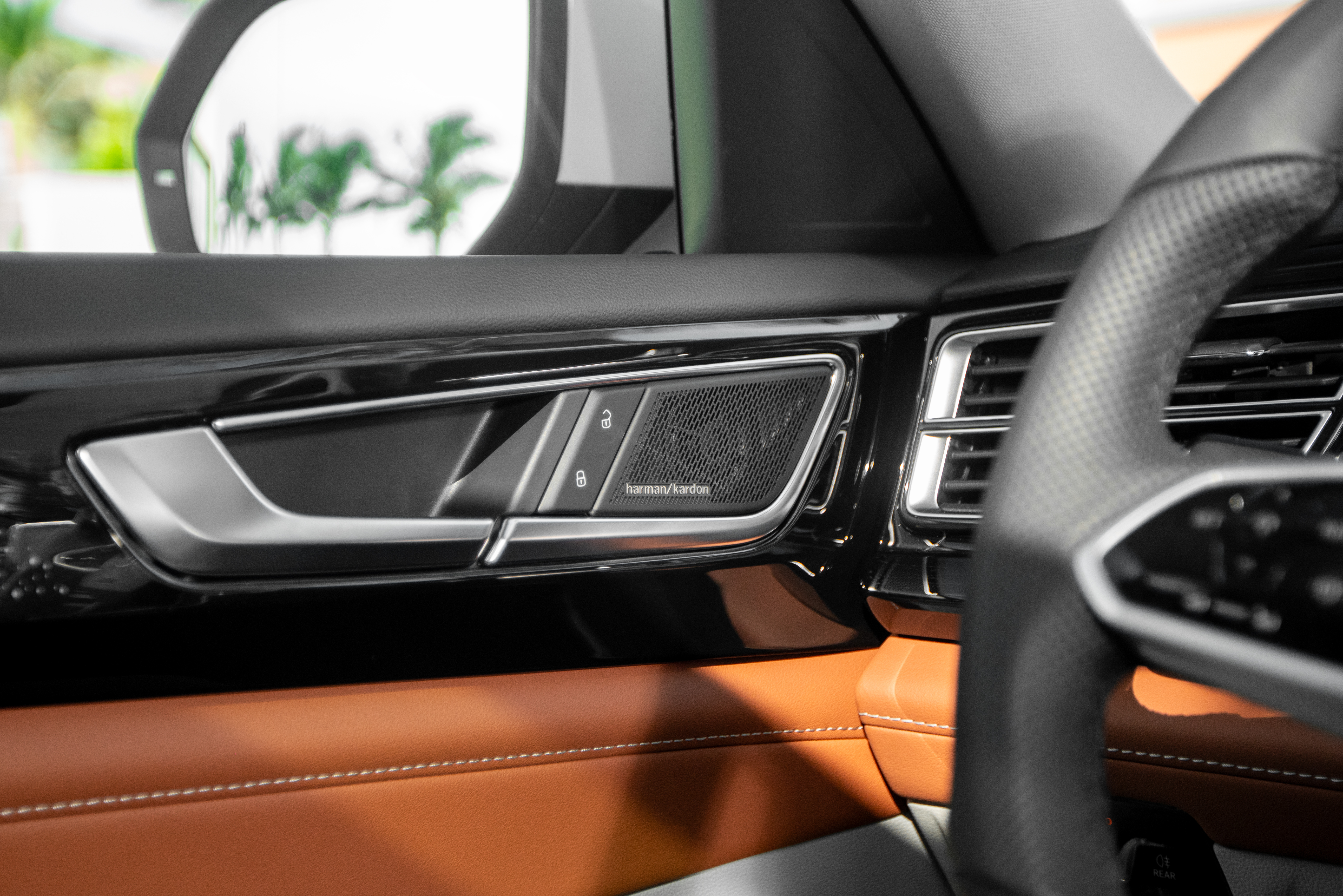 Hình minh họa: Hệ thống âm thanh Harman Kardon cao cấp